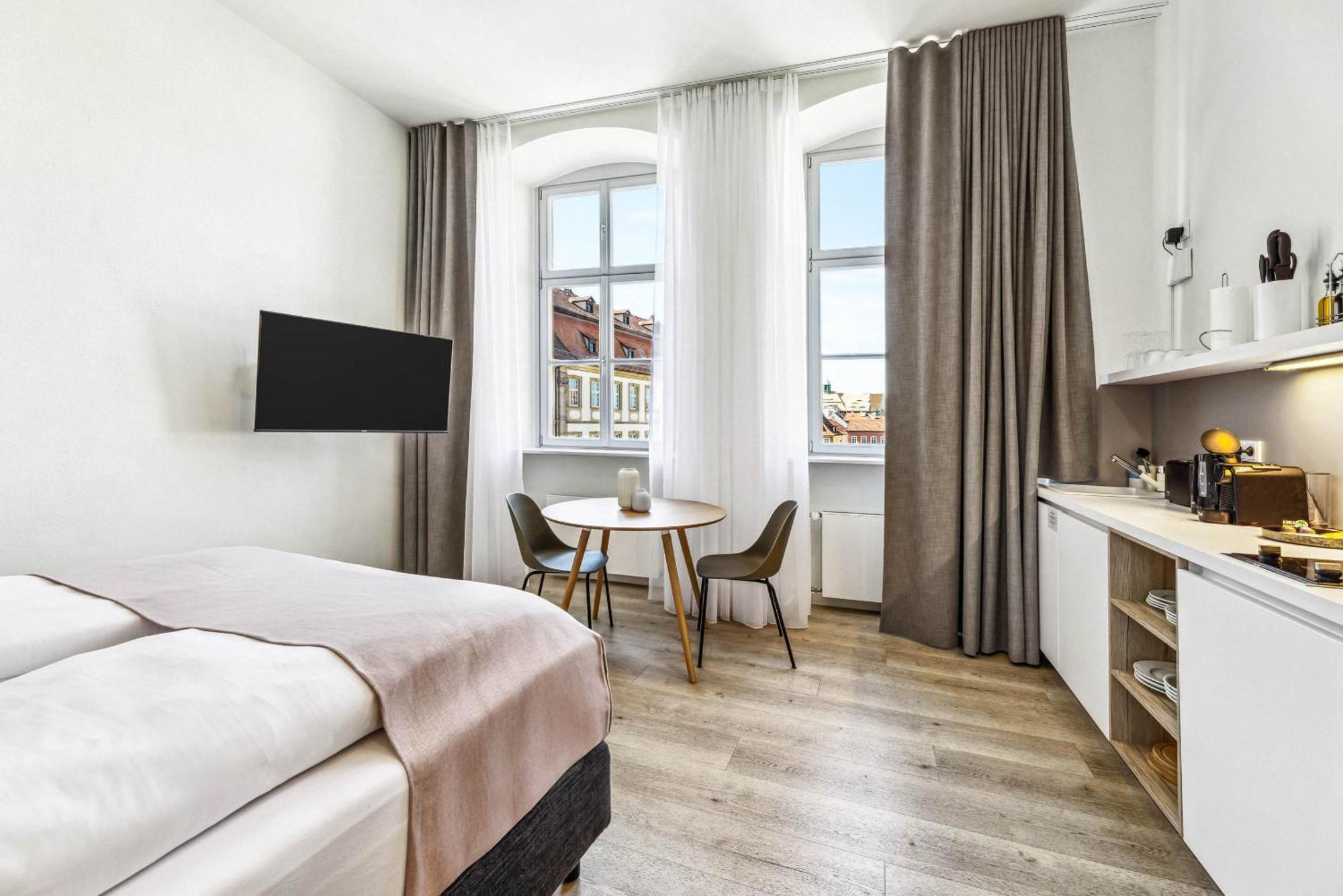 Limehome Maximiliansplatz Apartment